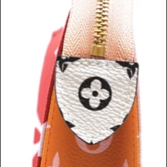 Louis Vuitton Toiletry Pouch 26 Limited edition Brand New - Picture 5 of 11